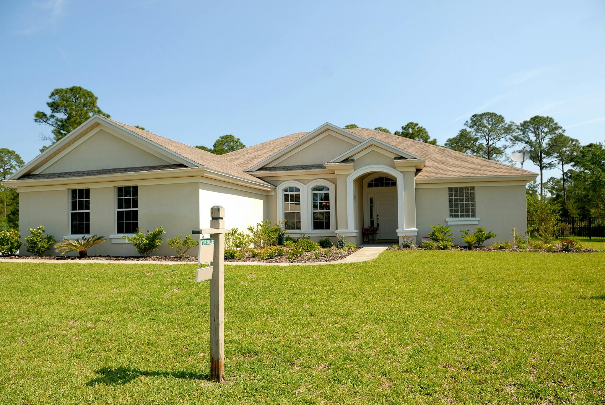 white and brown concrete bungalow under clear blue sky 210617 2048x1371 1